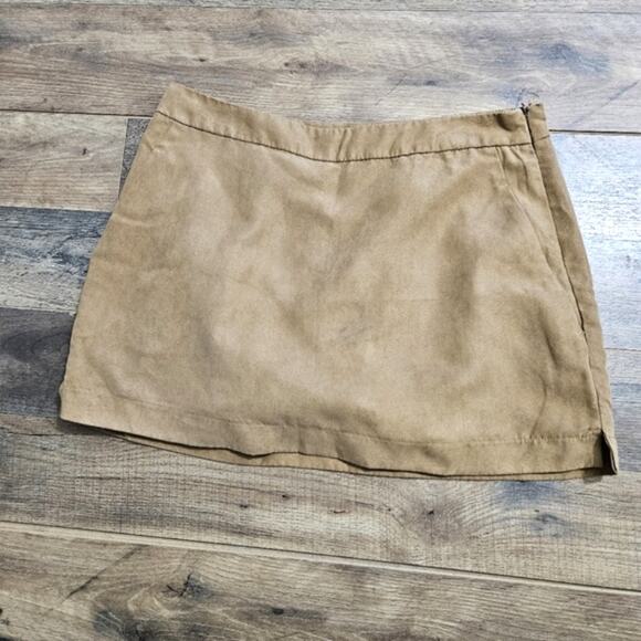 Forever 21 Khaki Faux Suede Skorts Size Medium - Picture 2 of 8